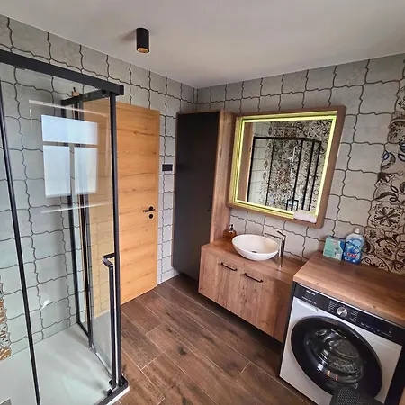 Alpine House Mina - &