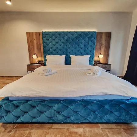 Alpine House Mina - &