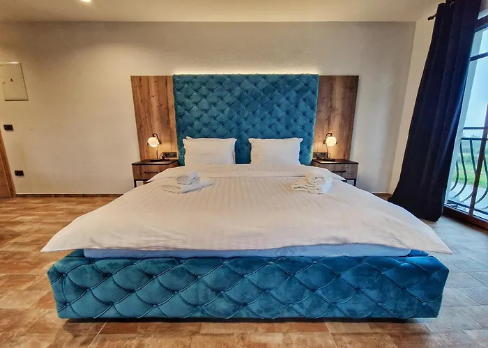 Alpine House Mina - &